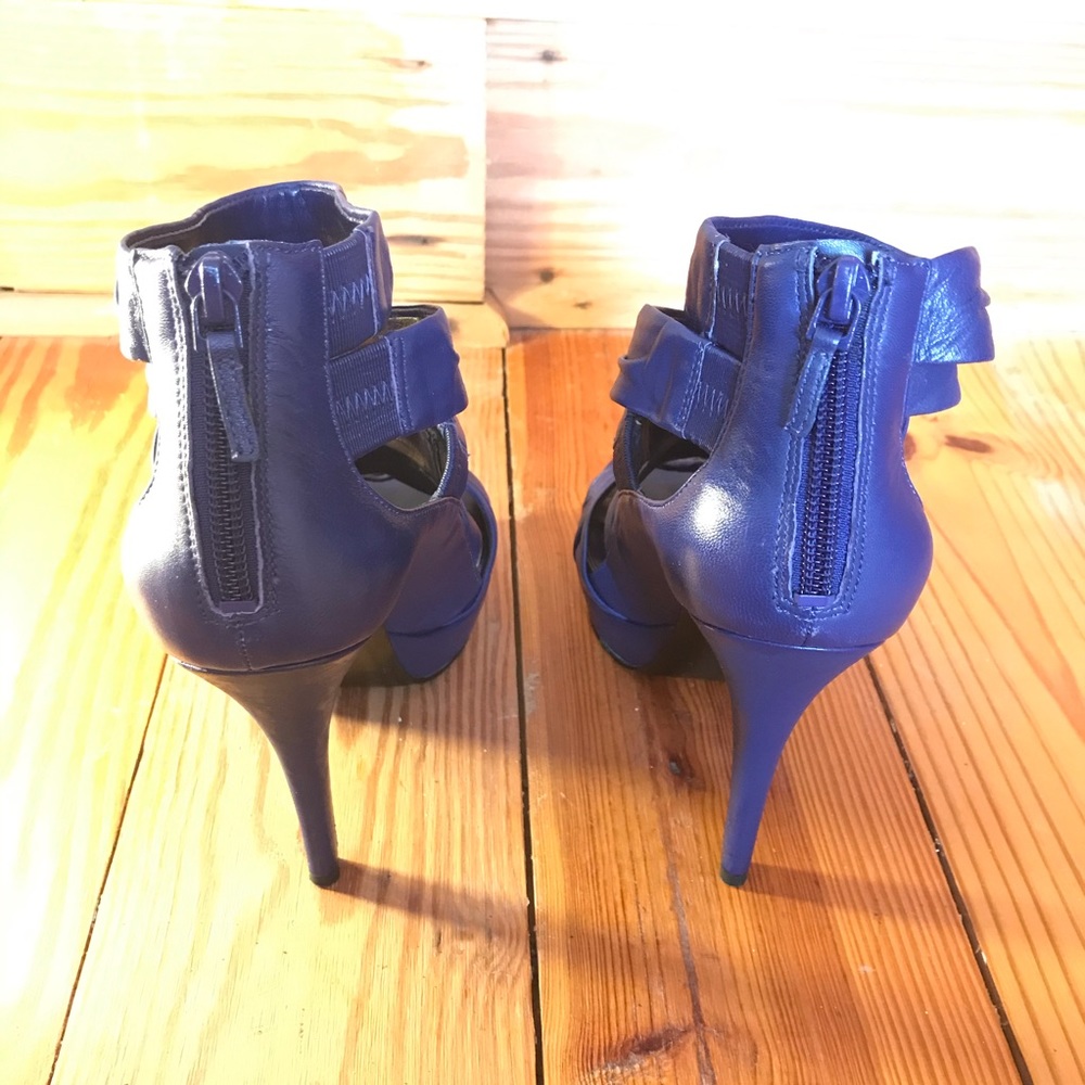 BCBGeneration Blue Fusion Plush Nappa Heel EUC 7.5 - Picture 3 of 16